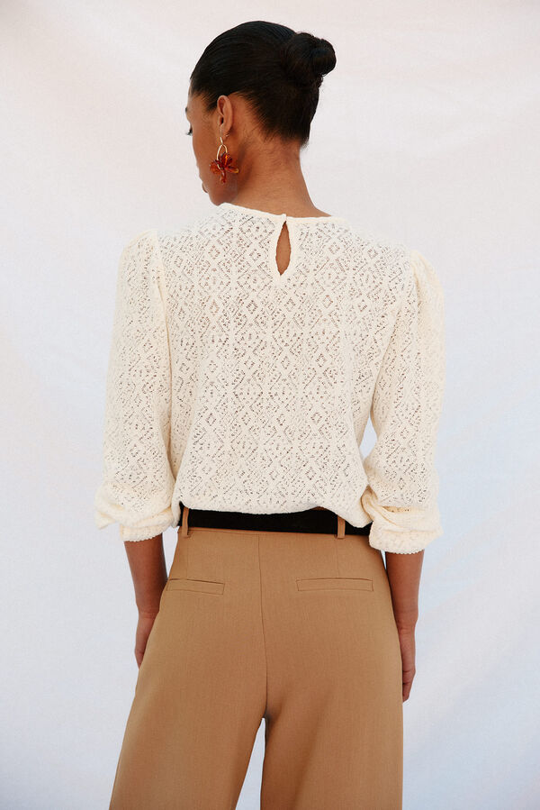 Cortefiel Top r&uacute;stico con puntillas Marfil
