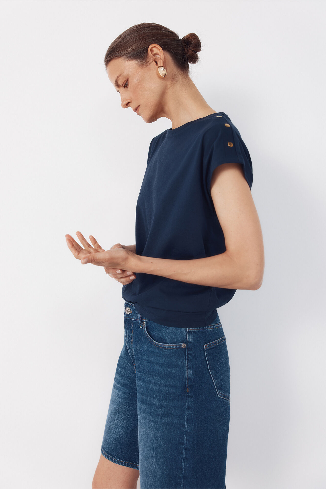 Cortefiel Playera b&aacute;sica con botones dorados