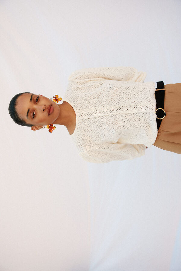 Cortefiel Top r&uacute;stico con puntillas Marfil