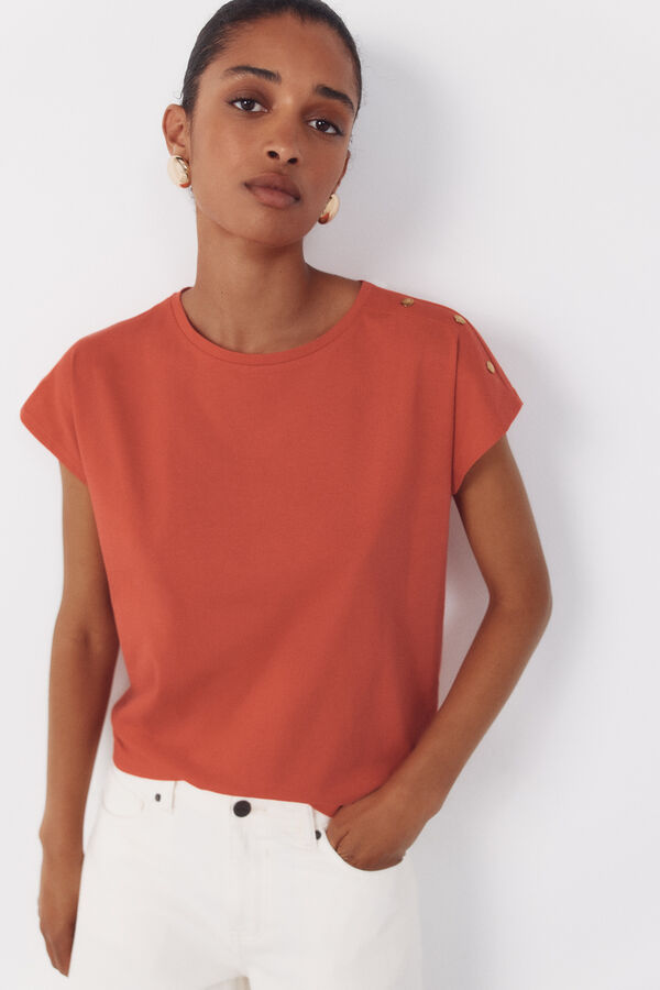 Cortefiel Playera b&aacute;sica con botones dorados Coral