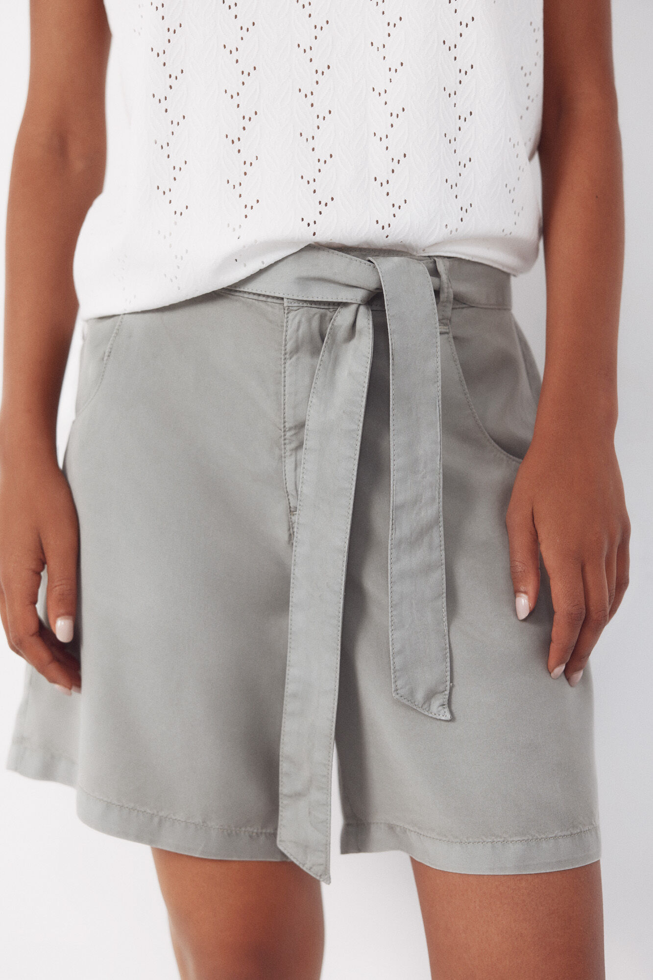 Cortefiel Bermudas fluidas de tencel