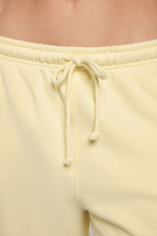 Dash and Stars Short felpa amarillo estampado