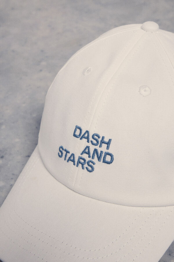 Dash and Stars Gorra blanca algodón logo beige