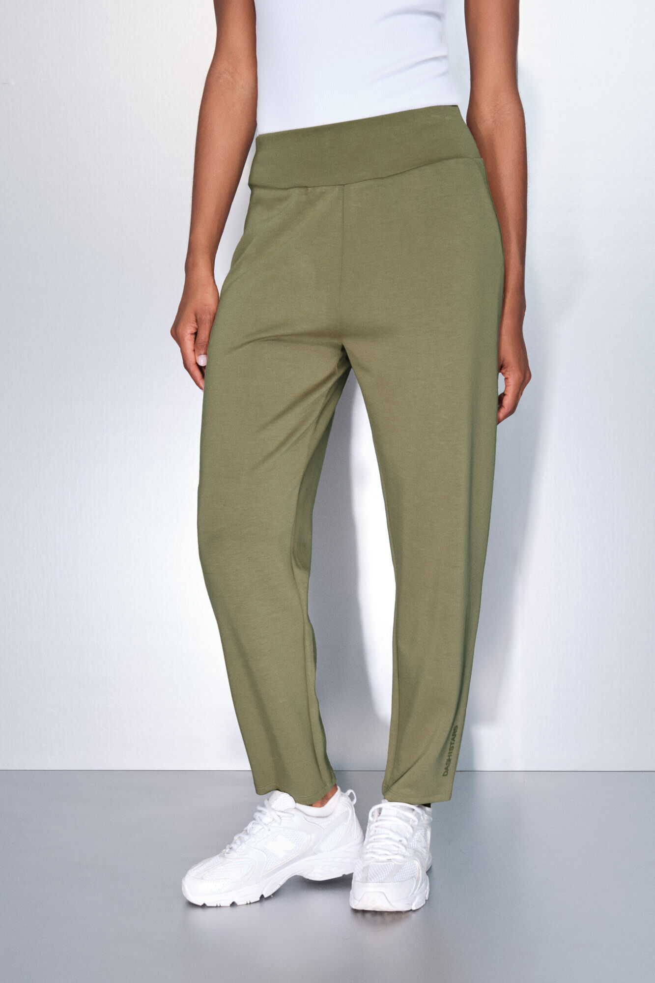 Dash and Stars Pantal&oacute;n jogger caqui