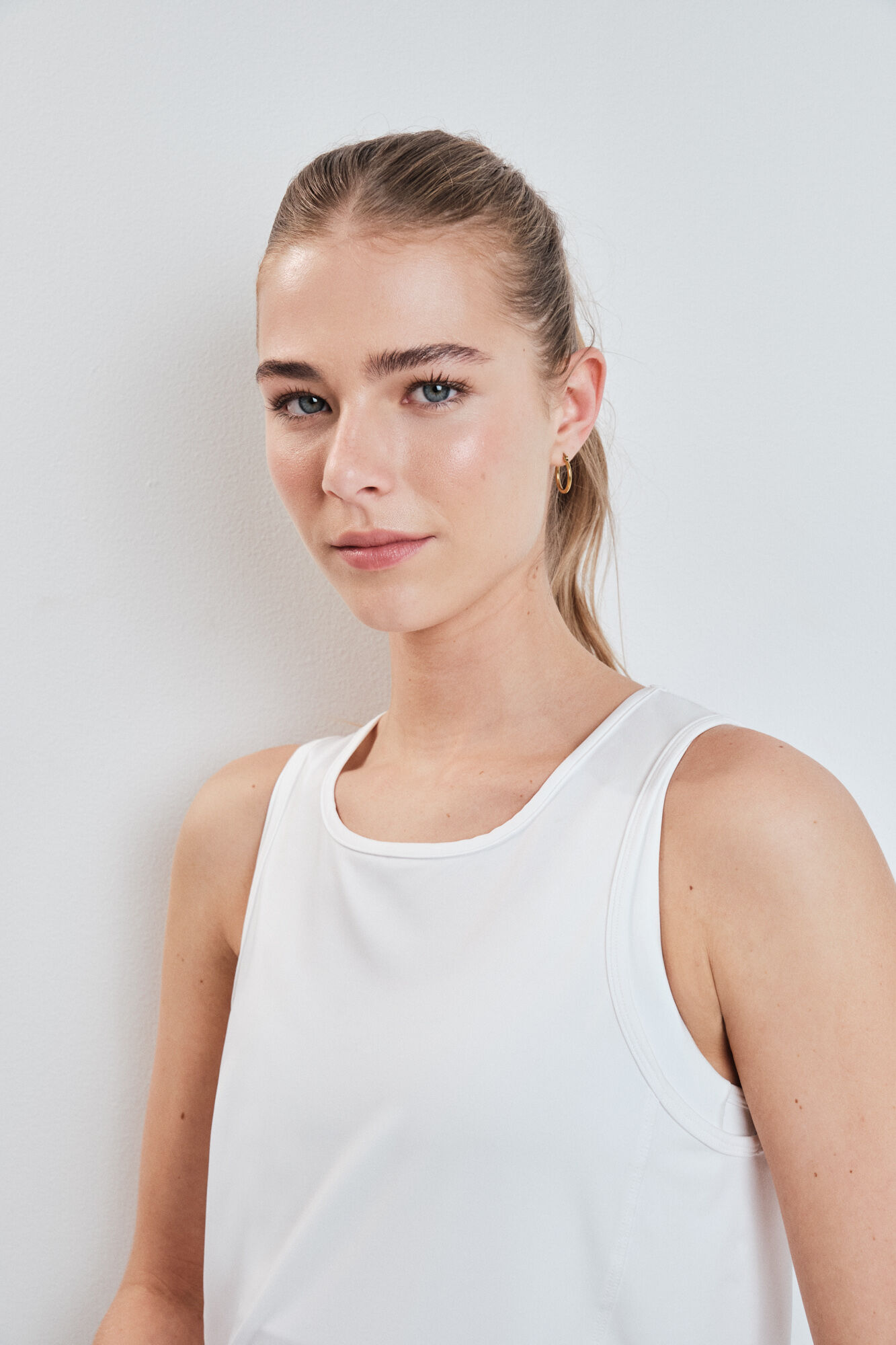 Dash and Stars Playera t&eacute;cnica halter sin mangas blanca