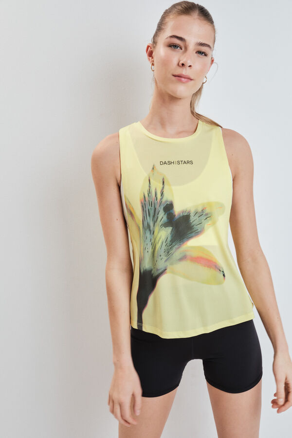 Dash and Stars Playera t&eacute;cnica ancha sisa baja amarilla estampado