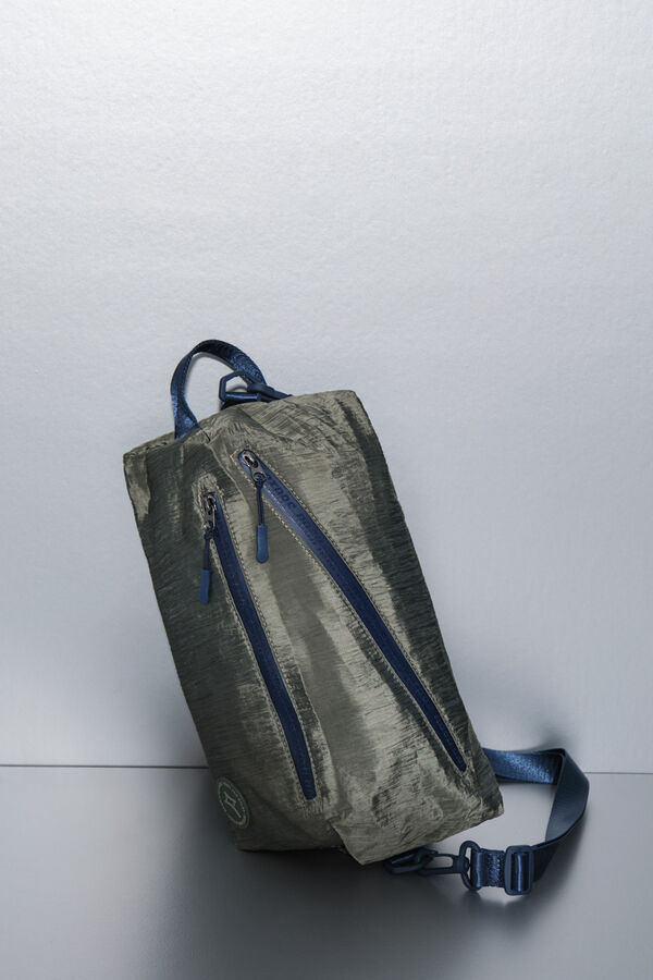 Dash and Stars Bolsa bandolera de nailon color caqui con satinado . verde