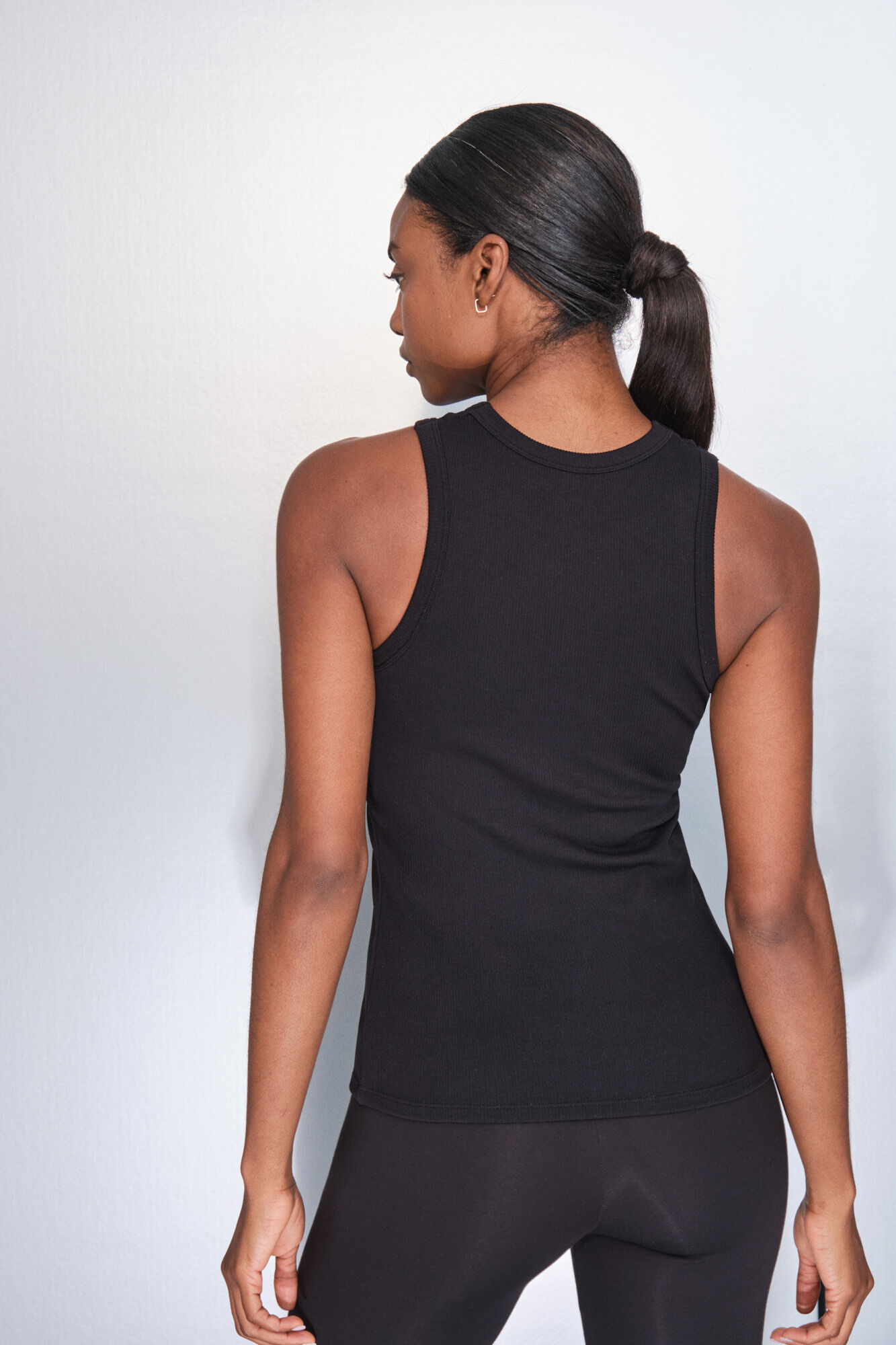 Dash and Stars Playera de algod&oacute;n acanalado negra con cuello cuello halter