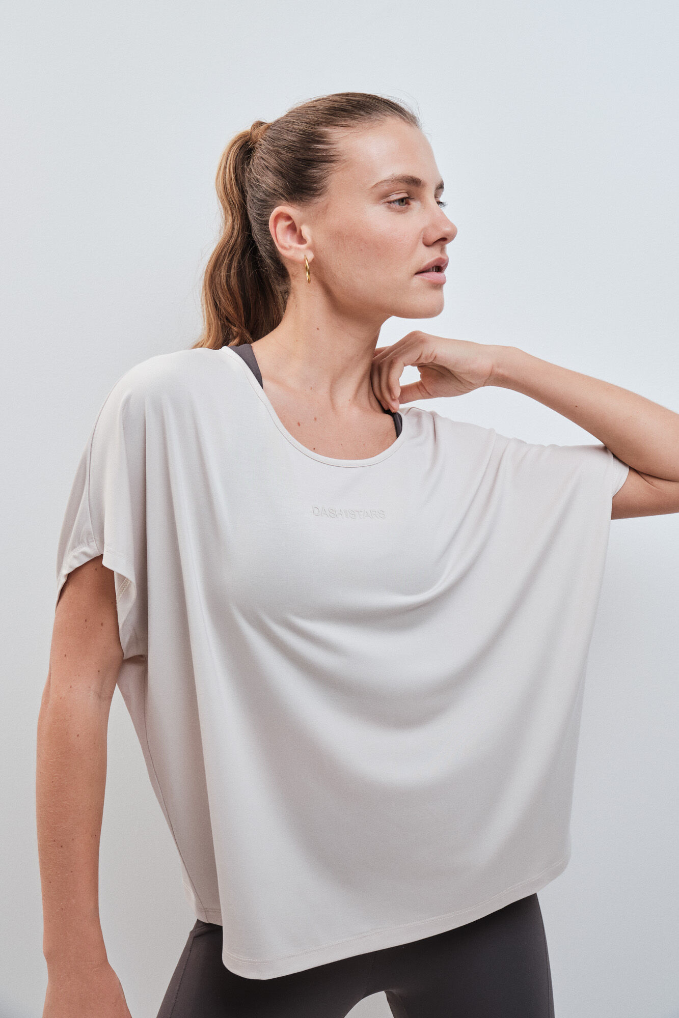 Dash and Stars Playera manga corta de modal gris