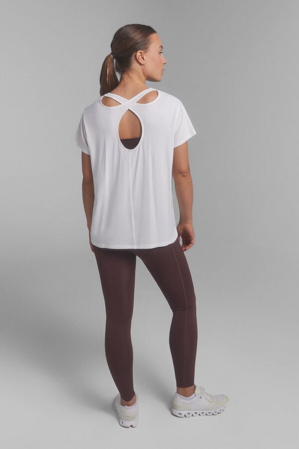 Dash and Stars Playera fluida detalle espalda  beige