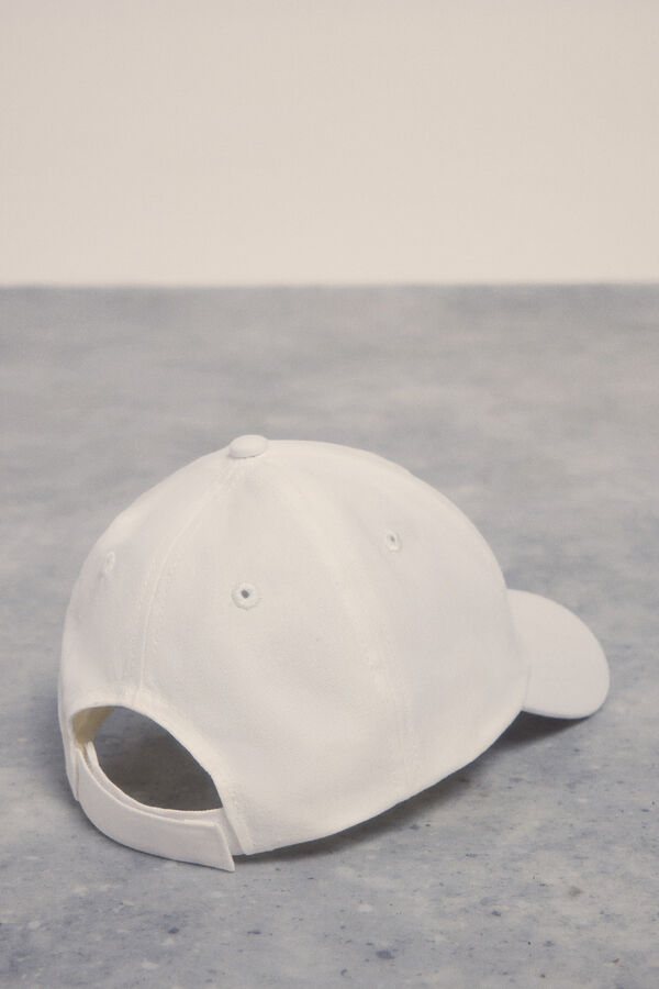 Dash and Stars Gorra blanca algodón logo beige
