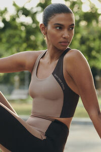 Dash and Stars Brasier deportivo con bloques de color 4D STRETCH