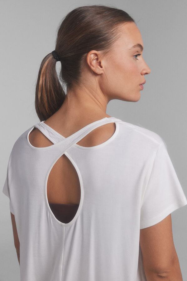 Dash and Stars Playera fluida detalle espalda  beige