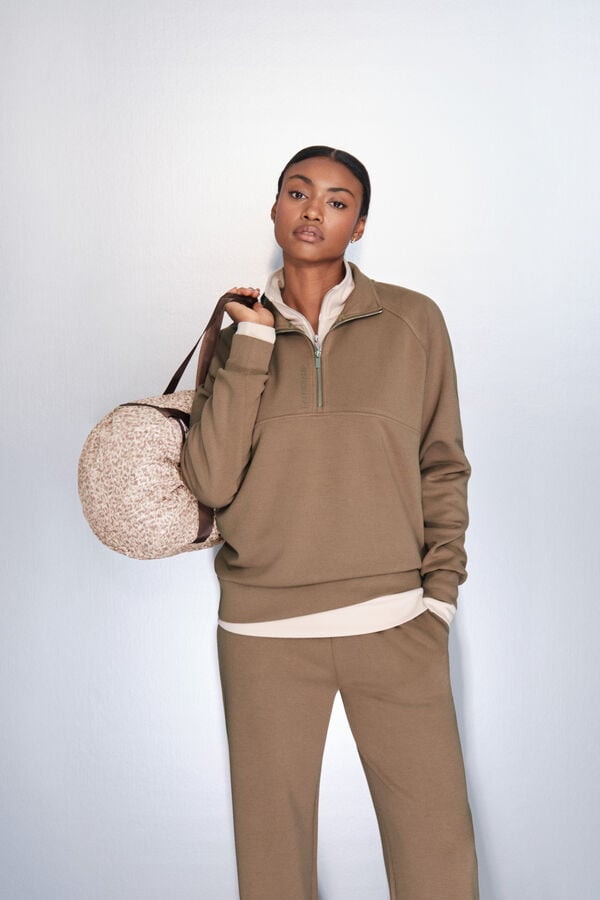 Dash and Stars Sudadera marrón con cierre en el cuello café