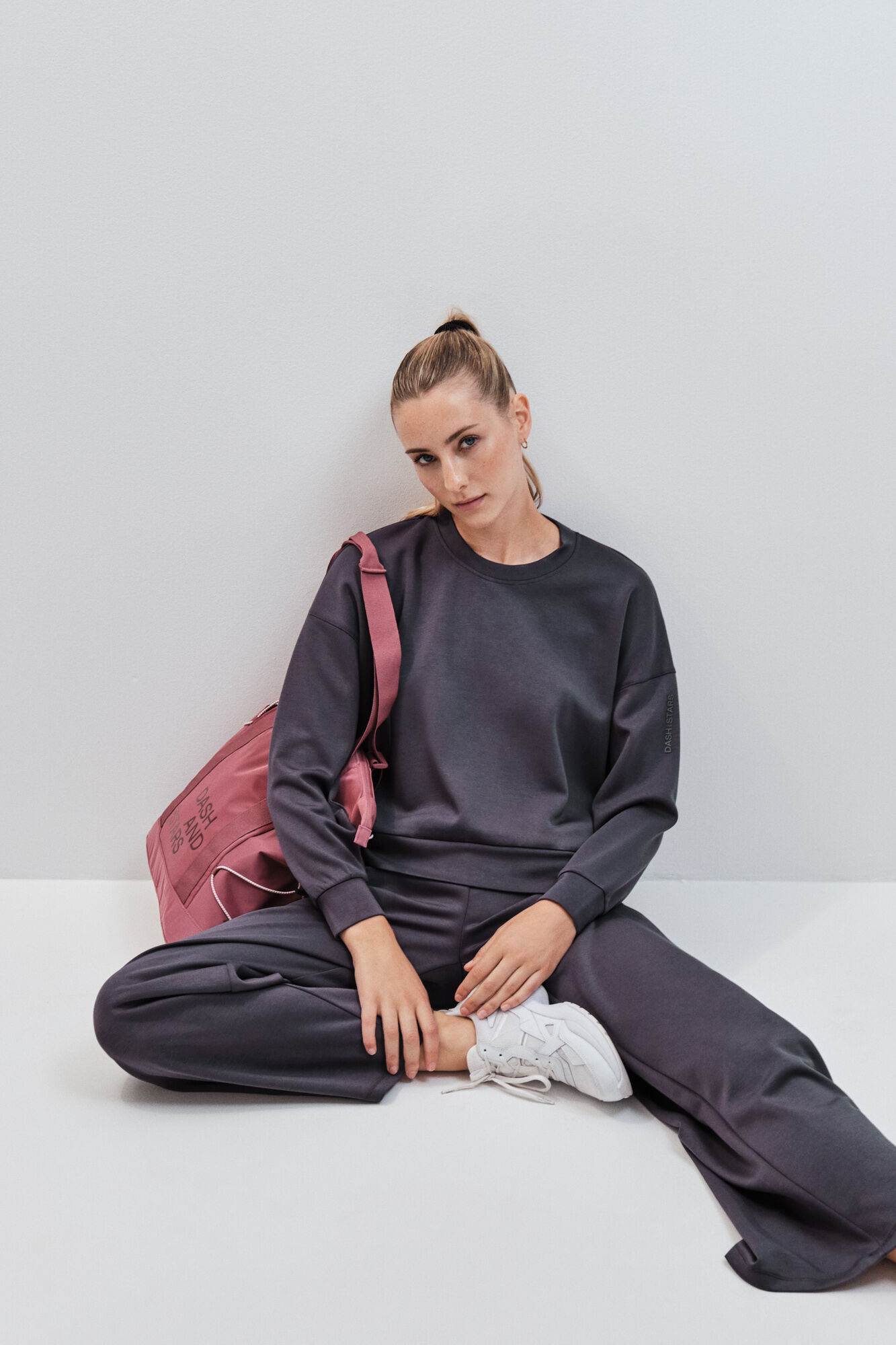 Dash and Stars Sudadera college de modal gris