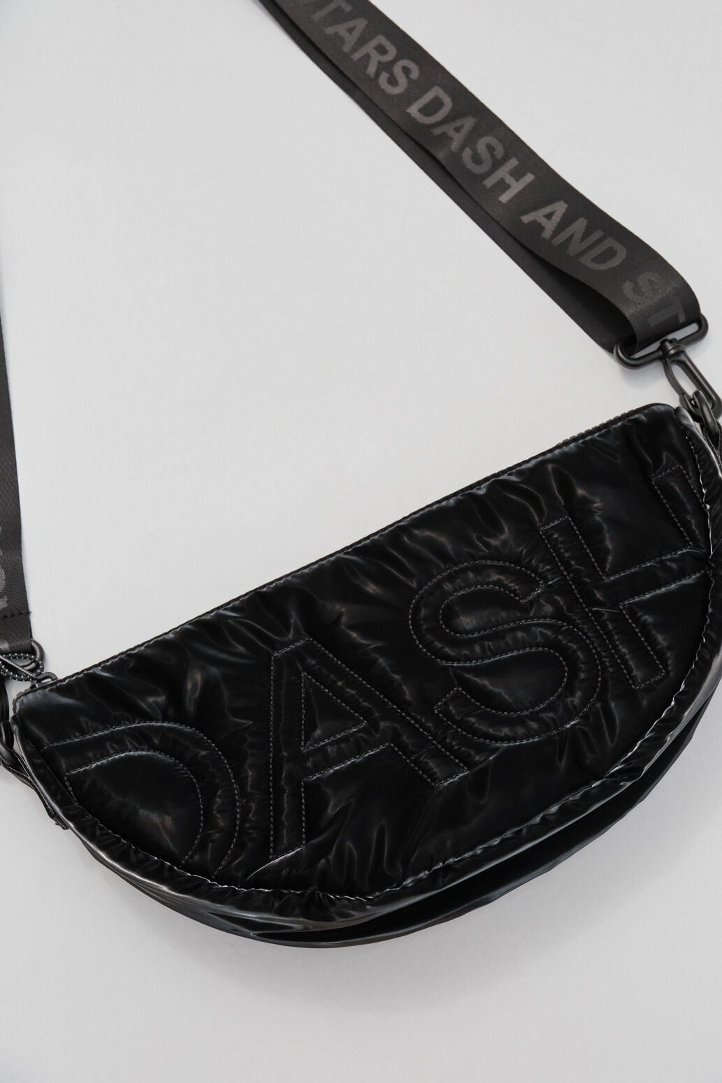 Dash and Stars Bolsa bandolera de nylon metalizado negro