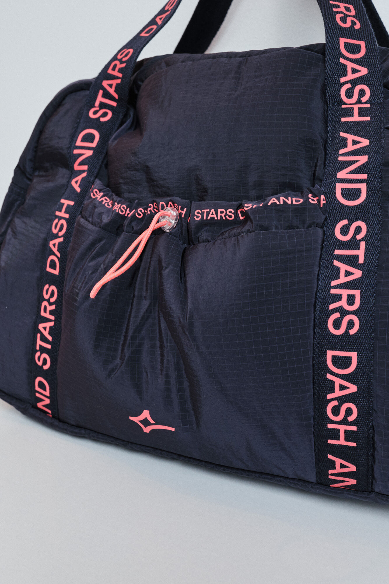 Dash and Stars Bolsa de deporte acolchada de nylon