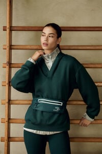 Dash and Stars Cangurera t&eacute;cnica verde