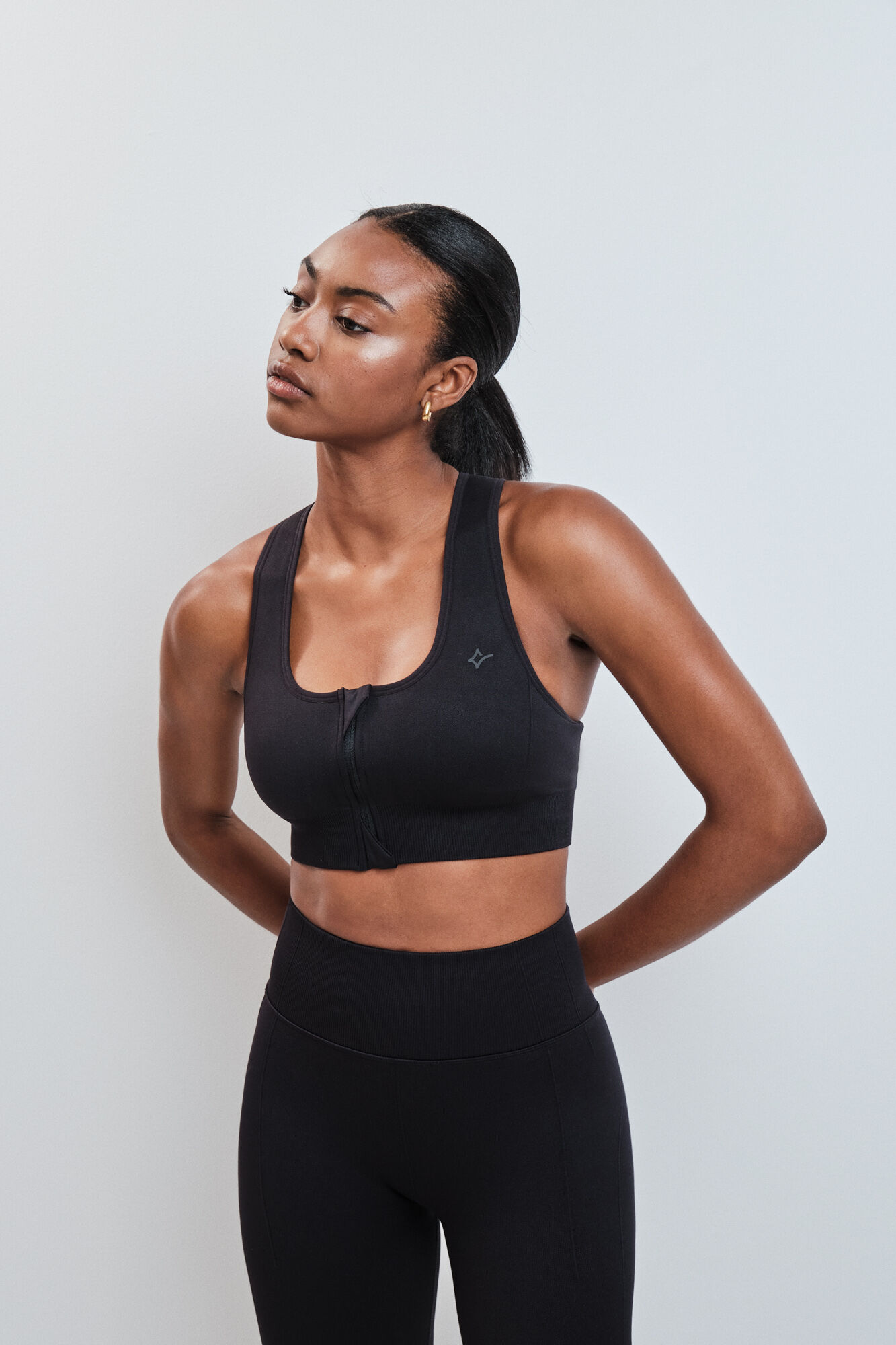 Dash and Stars Brasier deportivo negro con cierre SEAMLESS FIT
