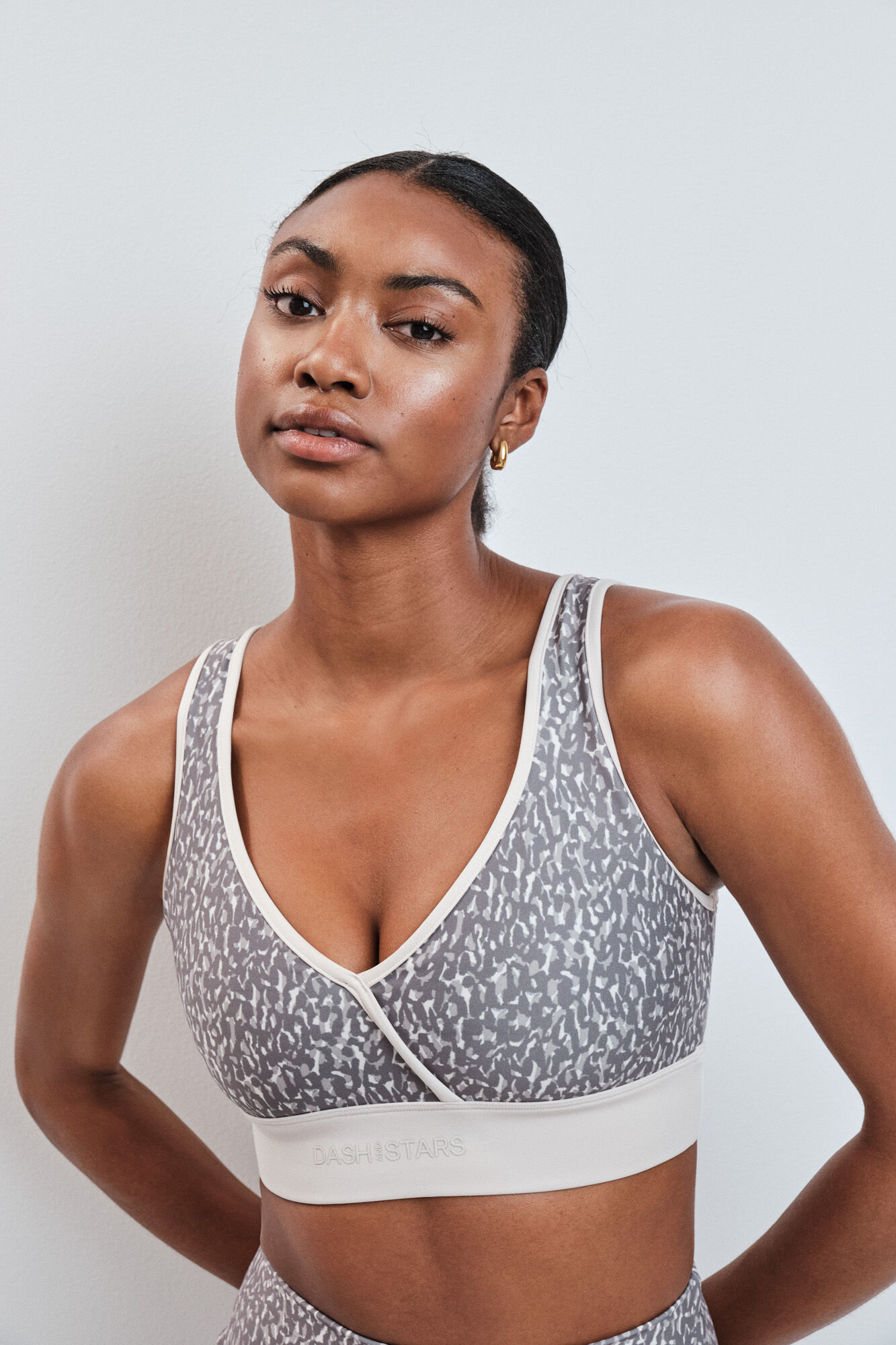 Dash and Stars Brasier deportivo 4D Stretch estampado animal print gris
