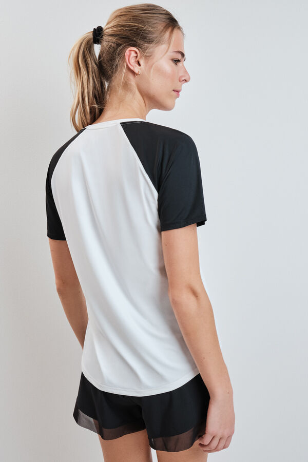 Dash and Stars Playera manga corta contraste blanca beige