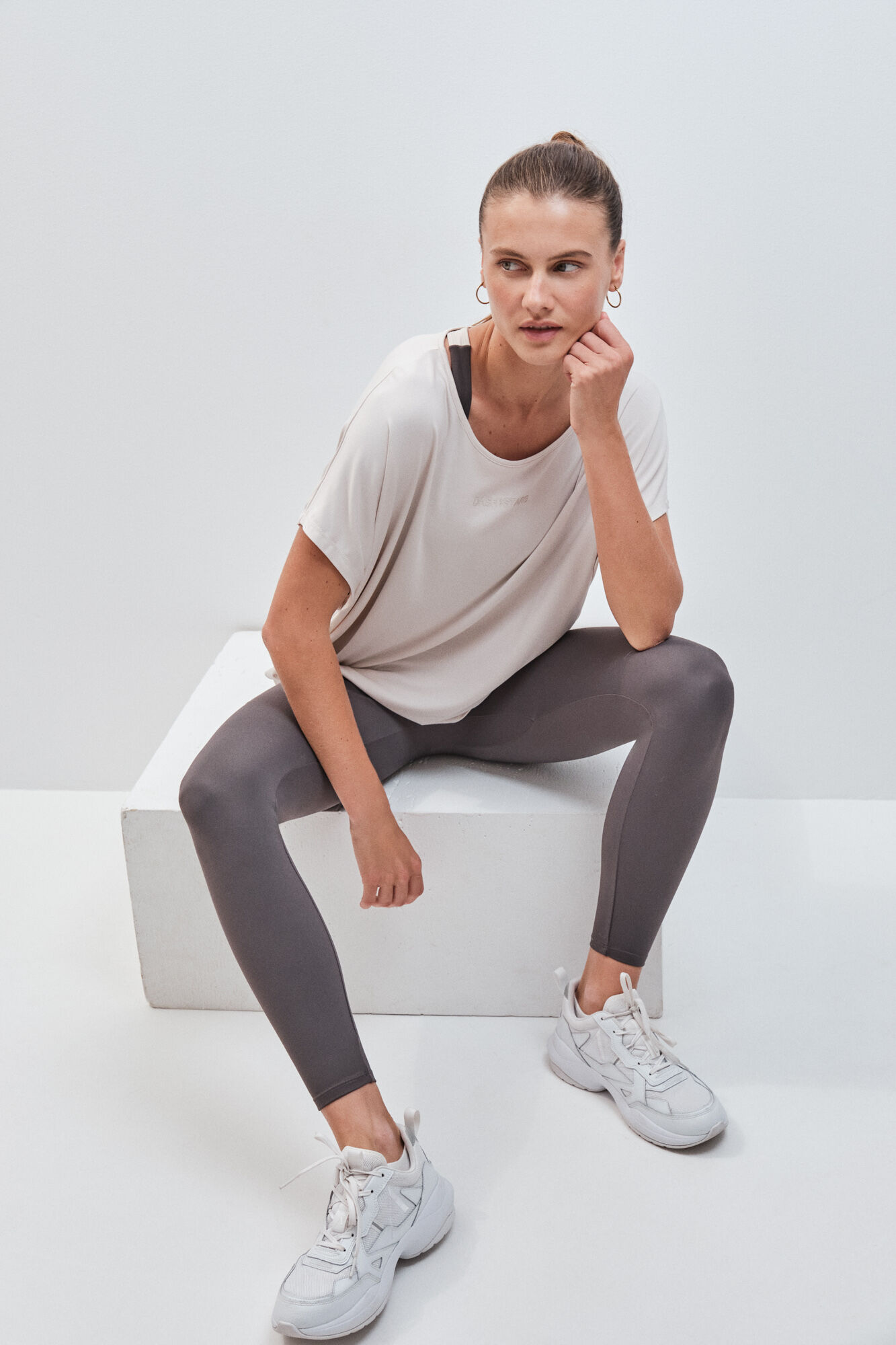 Dash and Stars Playera manga corta de modal gris