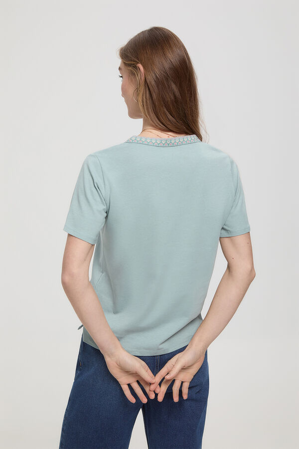 Fifty Outlet Playera cuello mao bordado Azul Claro