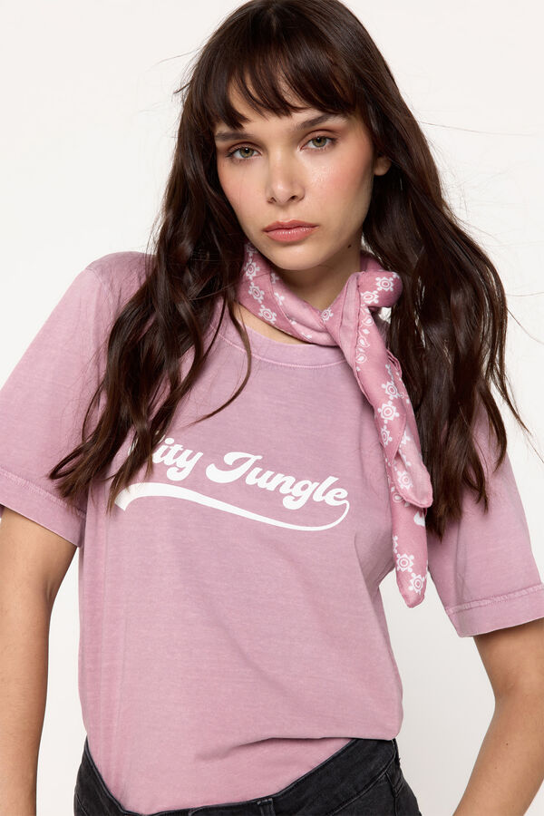 Fifty Outlet Playera estampada efecto lavado. Rosa