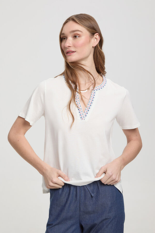 Fifty Outlet Playera cuello mao bordado Blanco