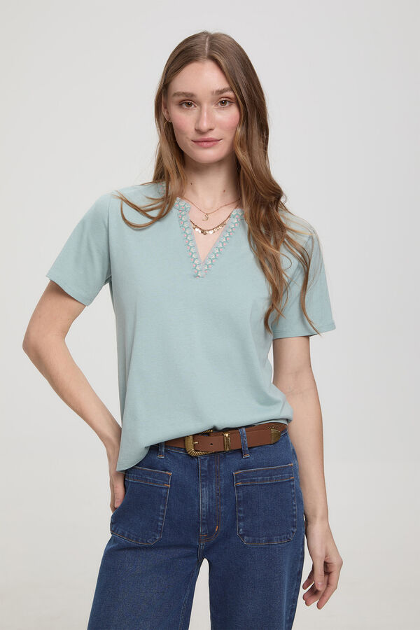Fifty Outlet Playera cuello mao bordado Azul Claro