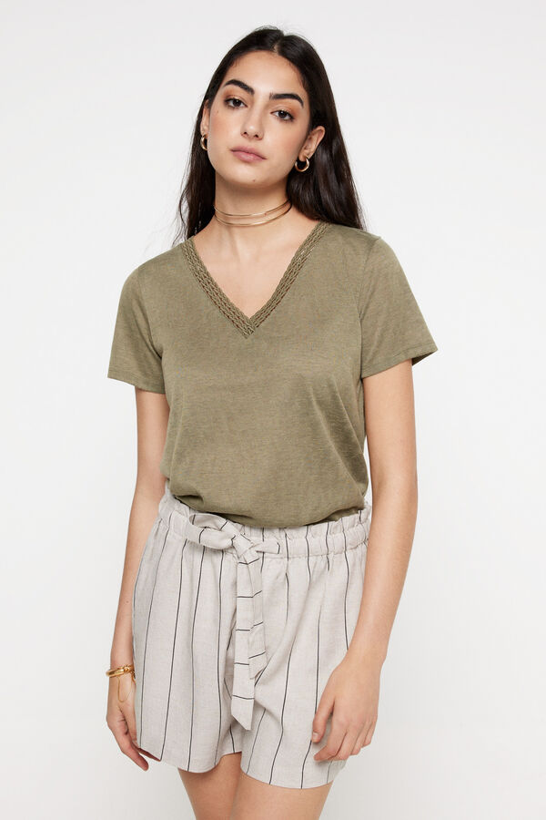 Milano Playera cuello pico efecto lino Beige