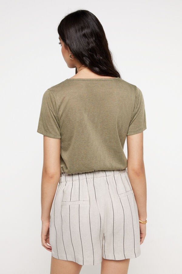 Milano Playera cuello pico efecto lino Beige