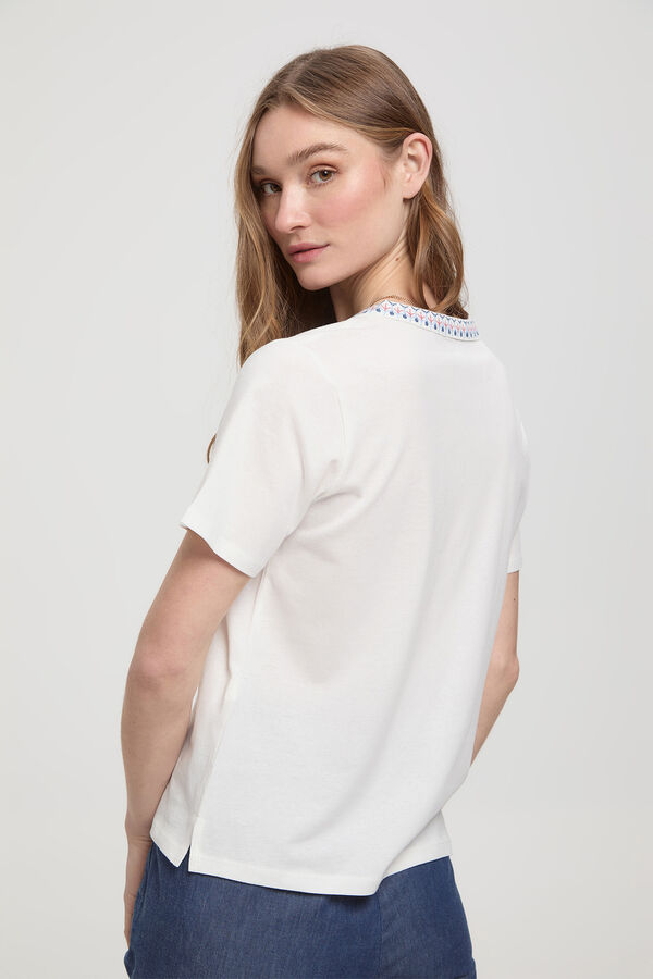 Fifty Outlet Playera cuello mao bordado Blanco