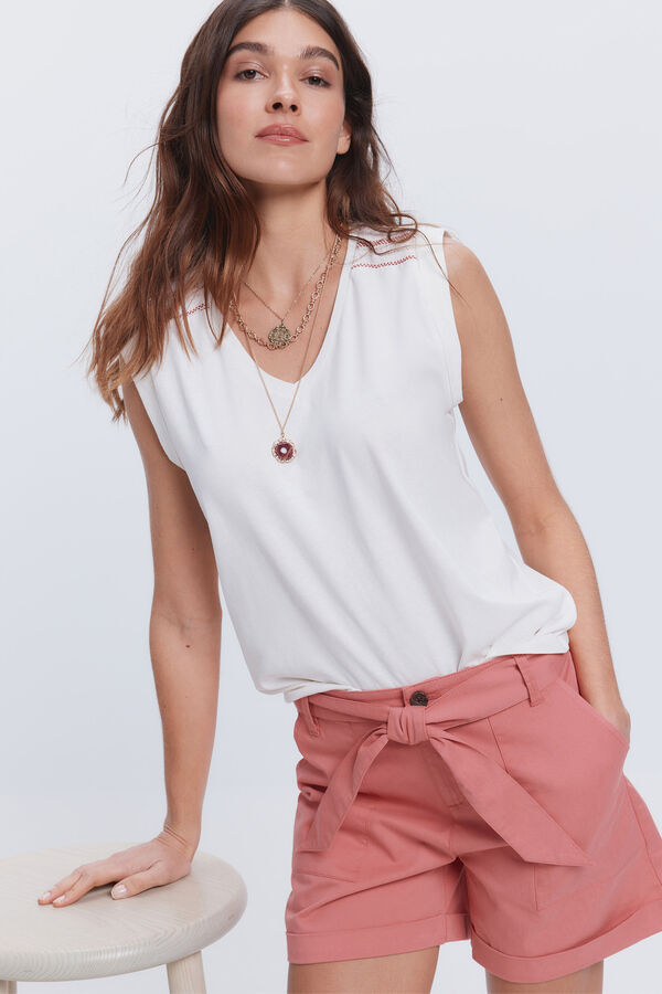 Fifty Outlet Camiseta cuello pico nido de abeja en hombros Marfil