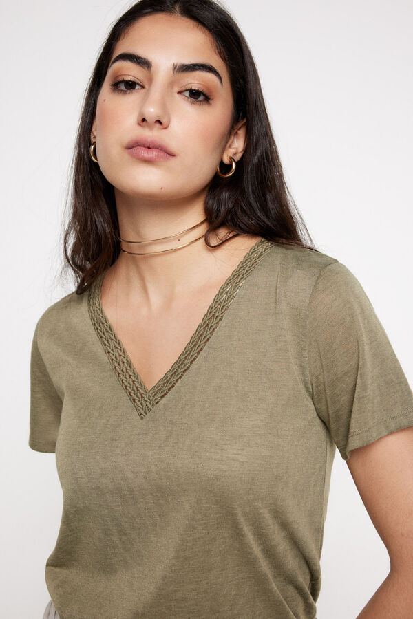 Milano Playera cuello pico efecto lino Beige