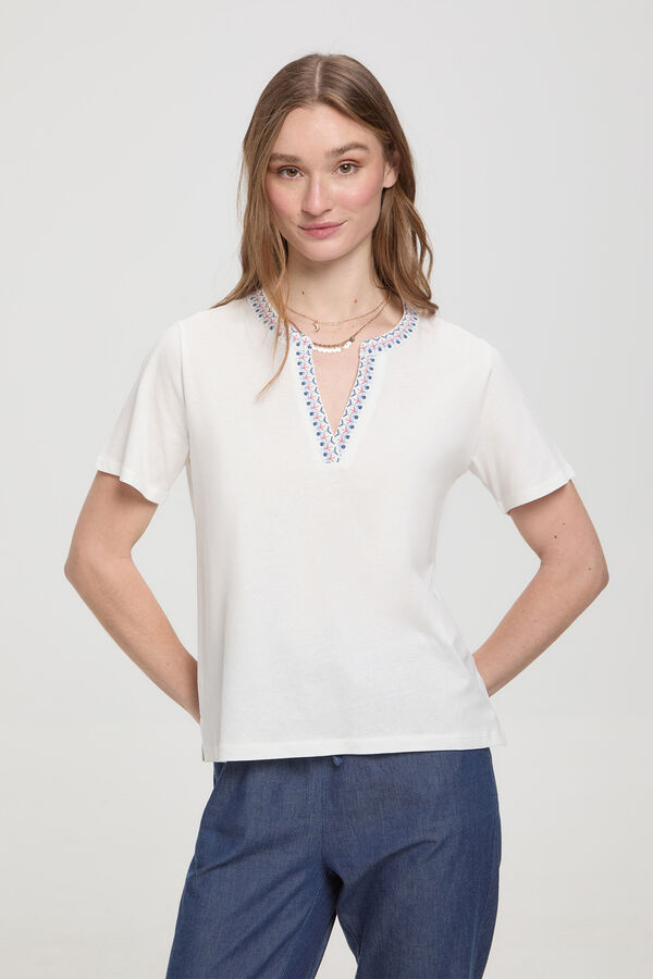 Fifty Outlet Playera cuello mao bordado Blanco