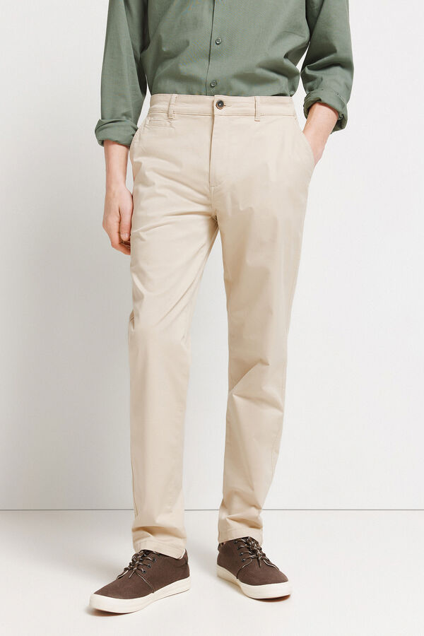Springfield Pantal&oacute;n chino slim fit de color marfil