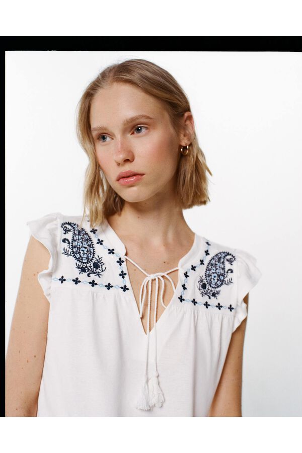 Springfield Playera Bordado Étnicos beige