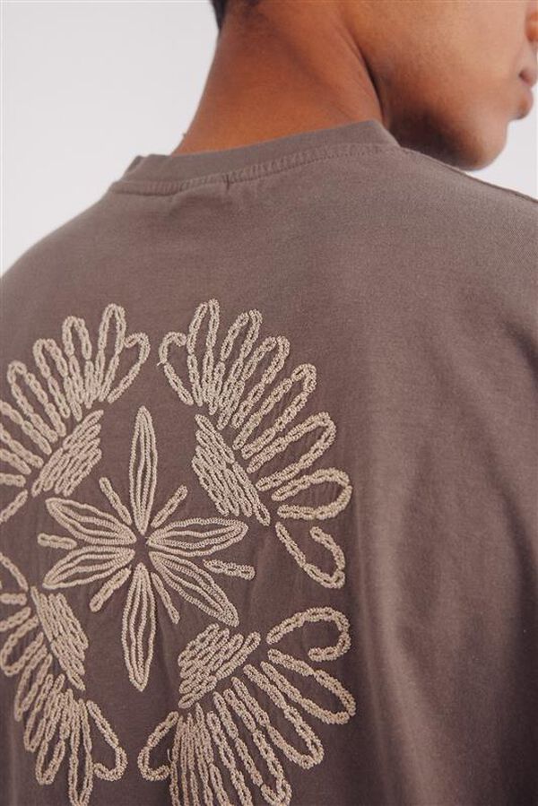Springfield Camiseta bordados círculo café