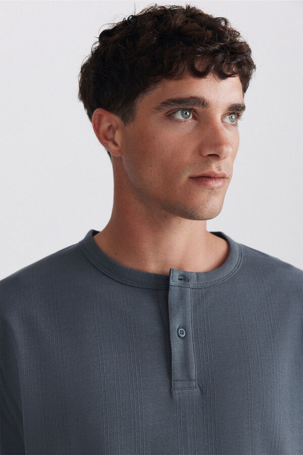 Springfield Playera cuello redondo con botones de piqu&eacute; texturizado azul indigo