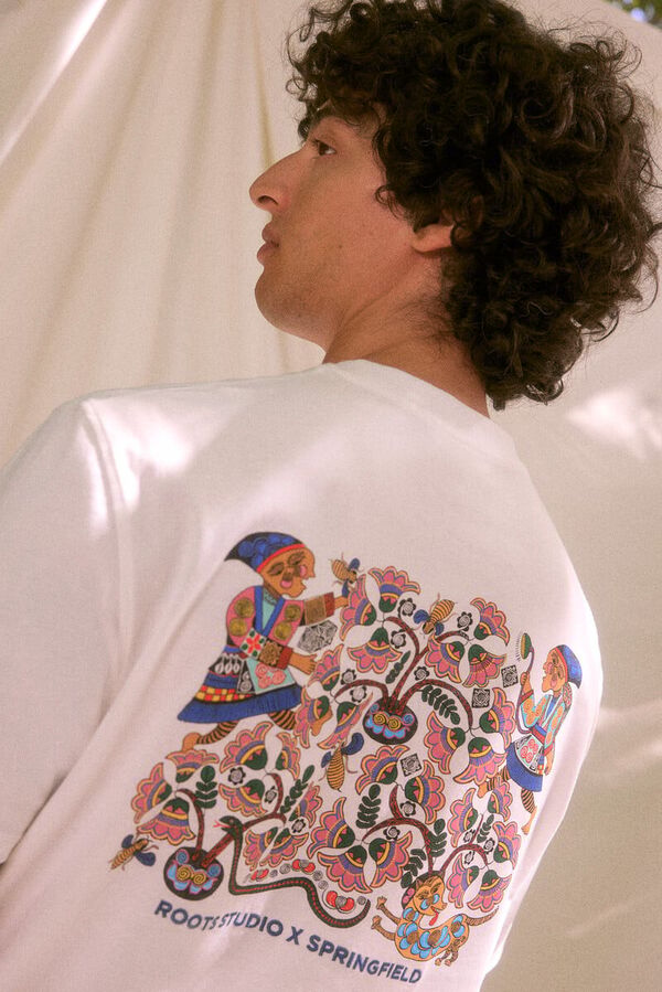 Springfield Playera estampado multicolor "Roots Studio" marfil