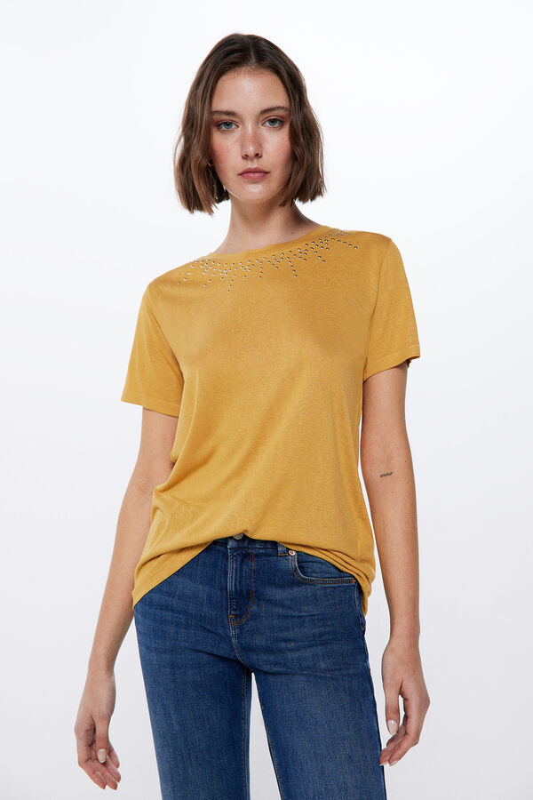 Springfield Playera cuello perlas amarillo