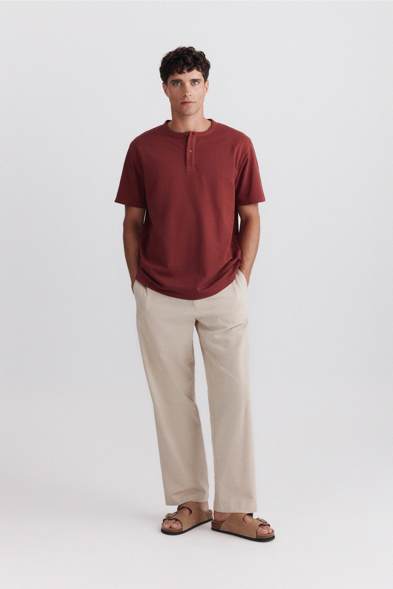 Springfield Playera cuello redondo con botones de piqu&eacute; texturizado