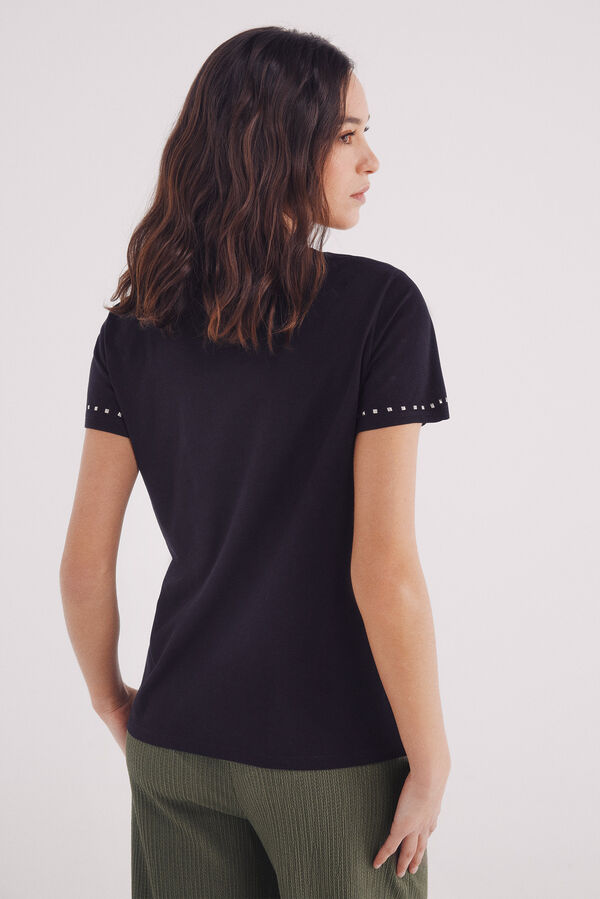 Springfield Playera tachuelas cuello y mangas negro