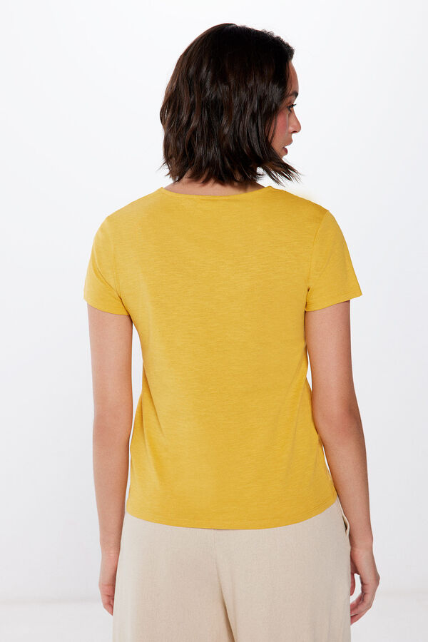 Springfield Playera Escote Pico Crochet amarillo