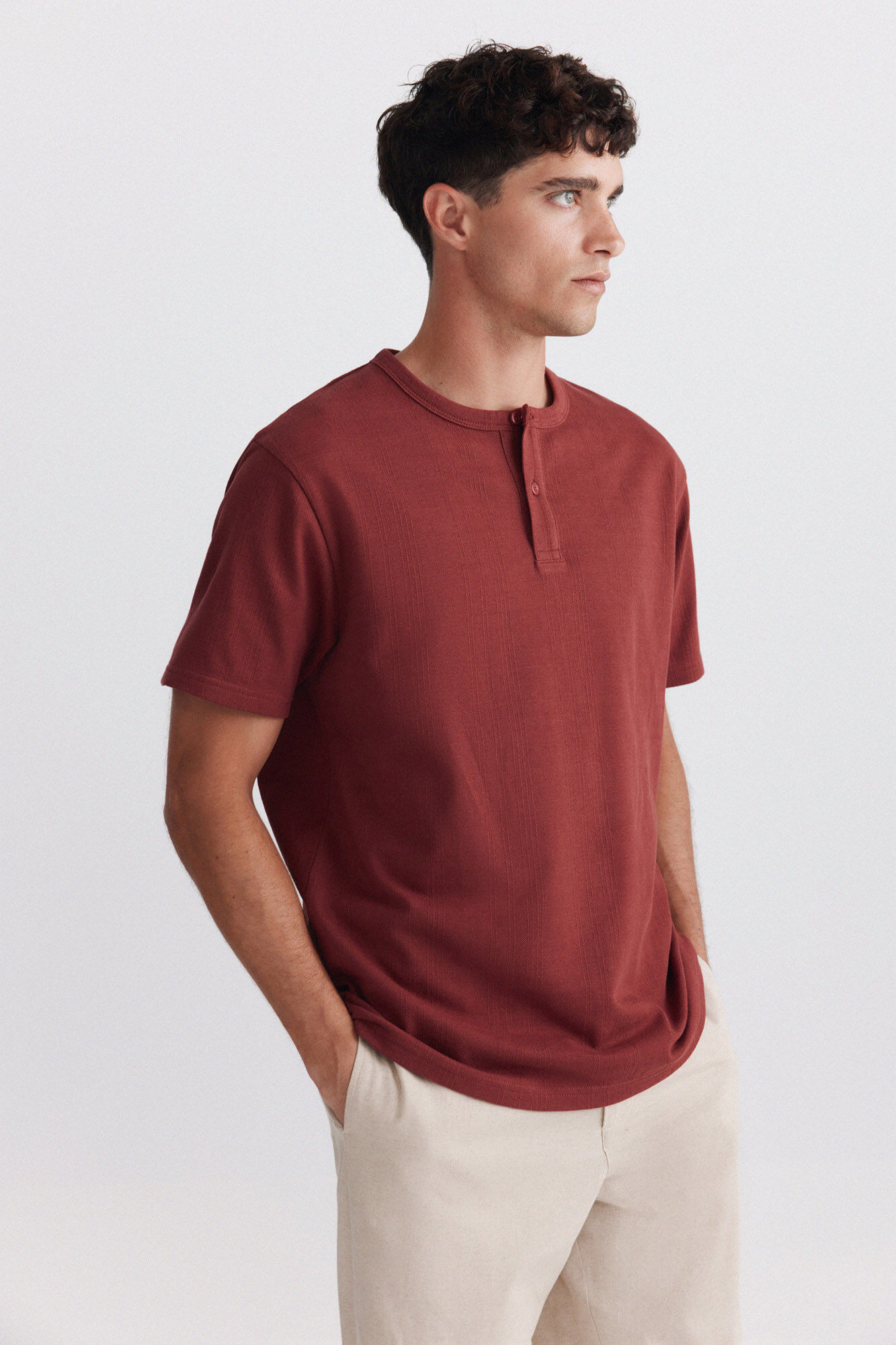Springfield Playera cuello redondo con botones de piqu&eacute; texturizado