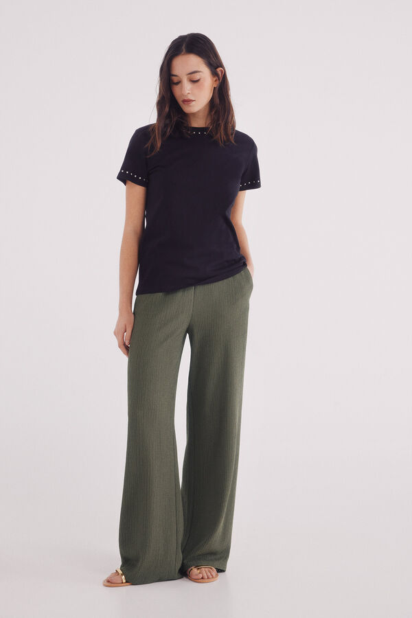 Springfield Playera tachuelas cuello y mangas negro