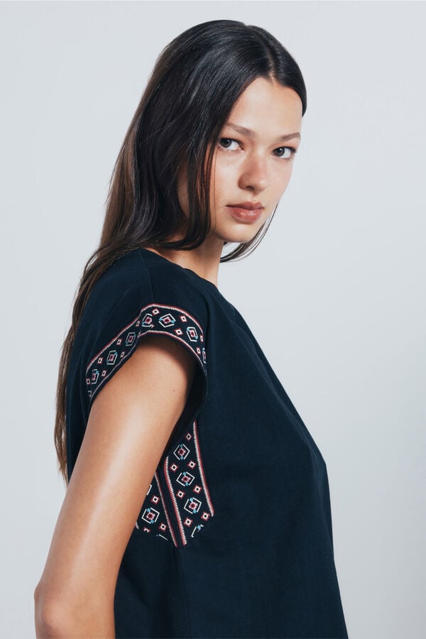 Springfield Playera gráfico étnico posicionado negro