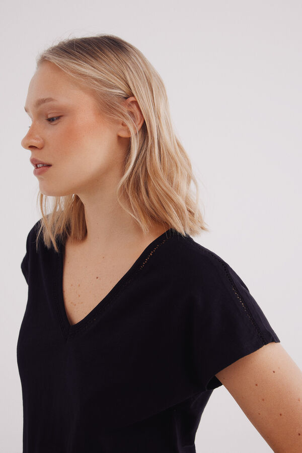 Springfield Camiseta escote pico crochet algodón negro