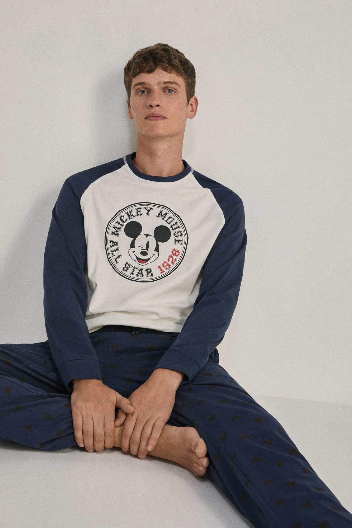 Pijama de mickey on sale mouse para hombre